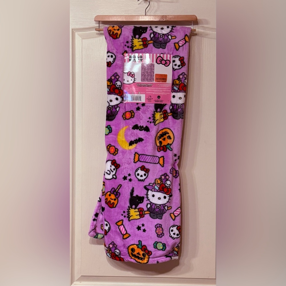 HELLO KITTY Halloween Plush Throw Blanket